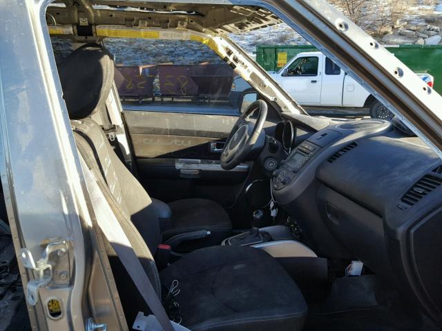 KNDJT2A61C7393643 - 2012 KIA SOUL + SILVER photo 5