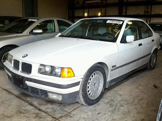 WBACB3326RFE18594 - 1994 BMW 325 I WHITE photo 2