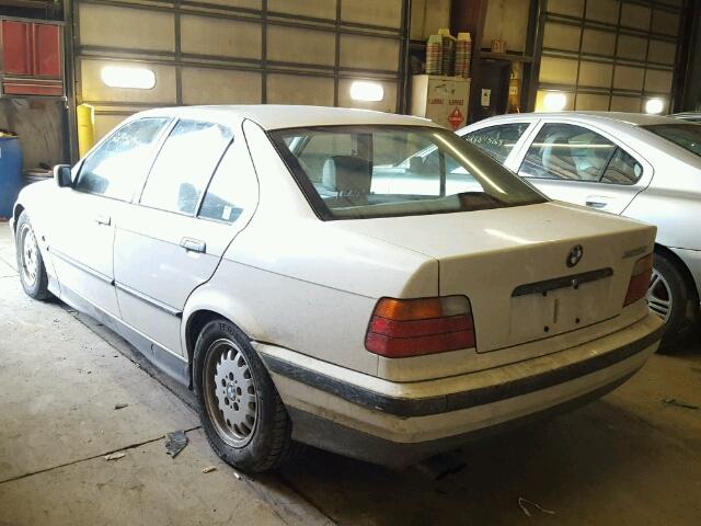 WBACB3326RFE18594 - 1994 BMW 325 I WHITE photo 3