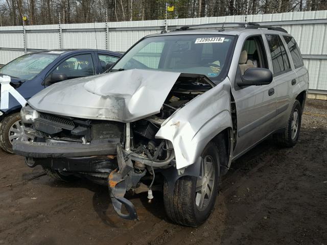 1GNDS13S052360676 - 2005 CHEVROLET TRAILBLAZE SILVER photo 2