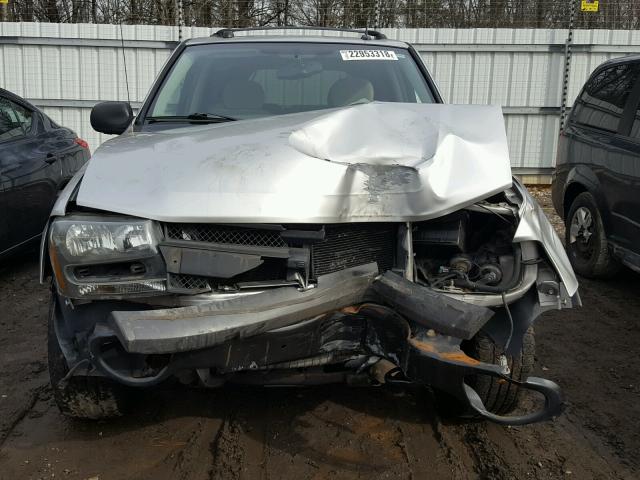 1GNDS13S052360676 - 2005 CHEVROLET TRAILBLAZE SILVER photo 7