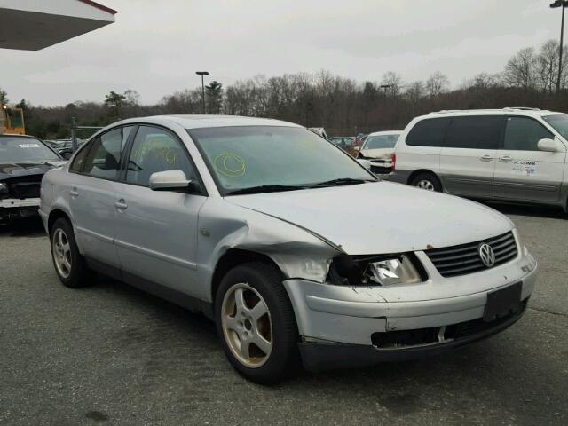WVWUH23B2YE384493 - 2000 VOLKSWAGEN PASSAT GLX SILVER photo 1