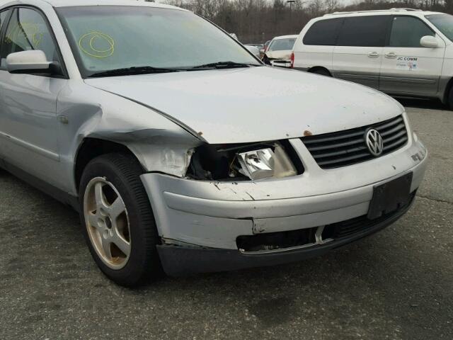 WVWUH23B2YE384493 - 2000 VOLKSWAGEN PASSAT GLX SILVER photo 9