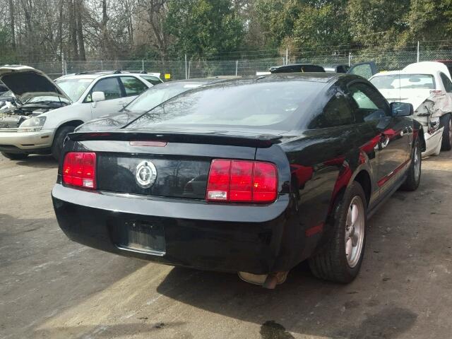 1ZVFT80N575247911 - 2007 FORD MUSTANG BLACK photo 4