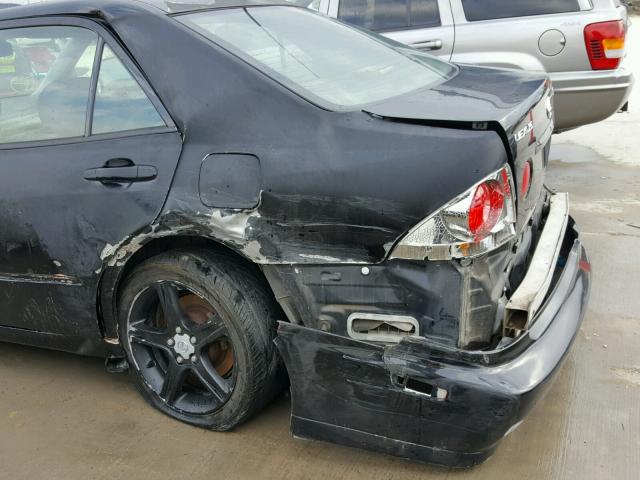 JTHBD182810030792 - 2001 LEXUS IS 300 GRAY photo 9