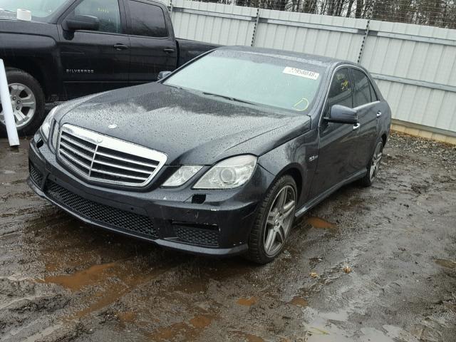 WDDHF7HBXAA154572 - 2010 MERCEDES-BENZ E 63 AMG GRAY photo 2