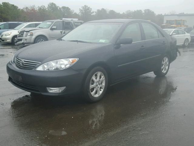 4T1BE30K95U588327 - 2005 TOYOTA CAMRY LE BLACK photo 2