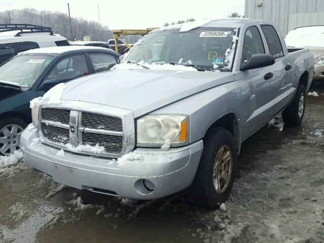 1D7HE48K76S508390 - 2006 DODGE DAKOTA QUA SILVER photo 2