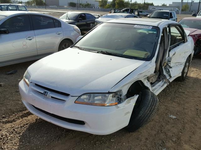 1HGCG1658XA037532 - 1999 HONDA ACCORD EX WHITE photo 2