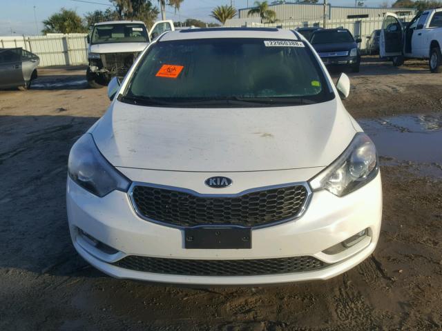 KNAFZ4A88E5198216 - 2014 KIA FORTE EX WHITE photo 9