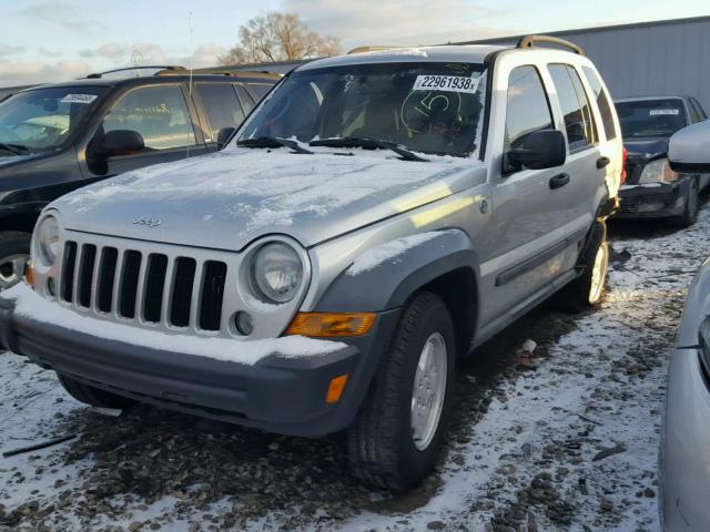 1J4GL48K17W676090 - 2007 JEEP LIBERTY SP SILVER photo 2