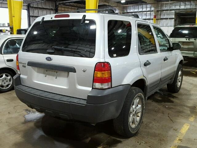 1FMYU931X5KD51568 - 2005 FORD ESCAPE SILVER photo 4