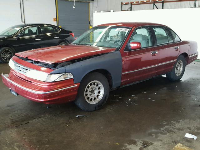 2FALP74W7VX235378 - 1997 FORD CROWN VICT RED photo 2