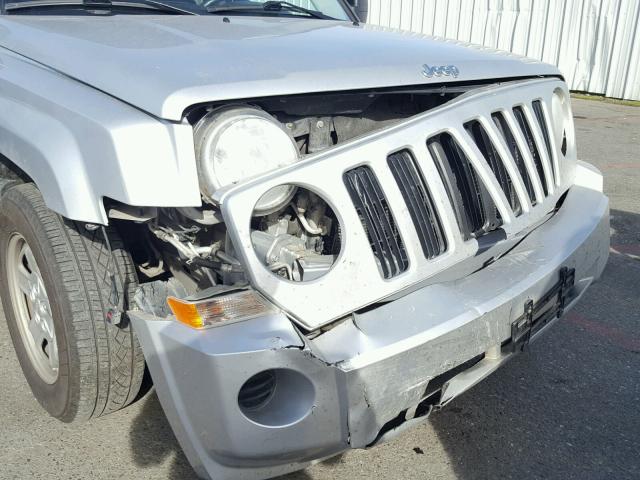 1J4NT2GB5AD585243 - 2010 JEEP PATRIOT SP SILVER photo 9