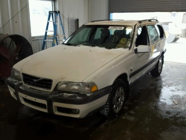 YV1LZ56D1Y2639489 - 2000 VOLVO V70 XC WHITE photo 2