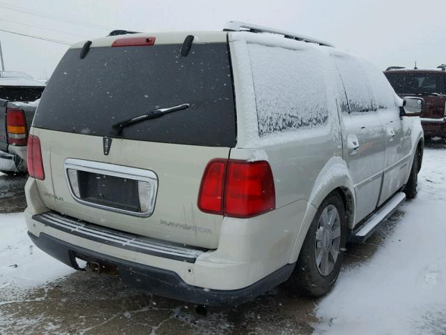 5LMFU28596LJ04707 - 2006 LINCOLN NAVIGATOR WHITE photo 4