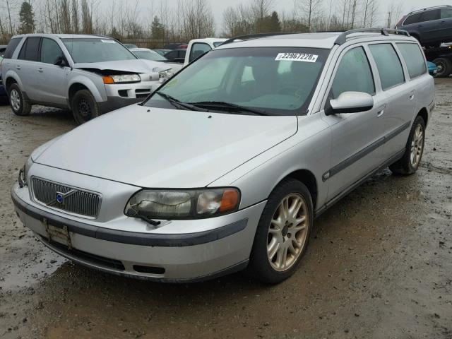 YV1SW53D012072402 - 2001 VOLVO V70 T5 TUR SILVER photo 2