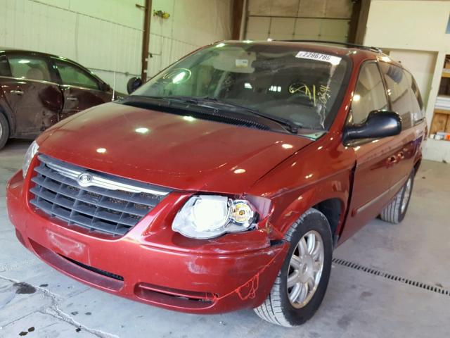 2A8GP54L47R120341 - 2007 CHRYSLER TOWN & COU RED photo 2