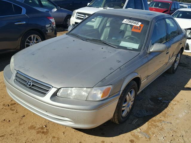 JT2BG22K510566163 - 2001 TOYOTA CAMRY CE GRAY photo 2