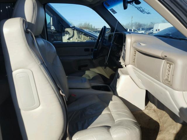 1GNFK16Z22J204268 - 2002 CHEVROLET SUBURBAN K WHITE photo 5