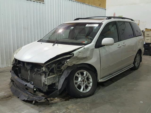 5TDZA22C06S503413 - 2006 TOYOTA SIENNA XLE WHITE photo 2