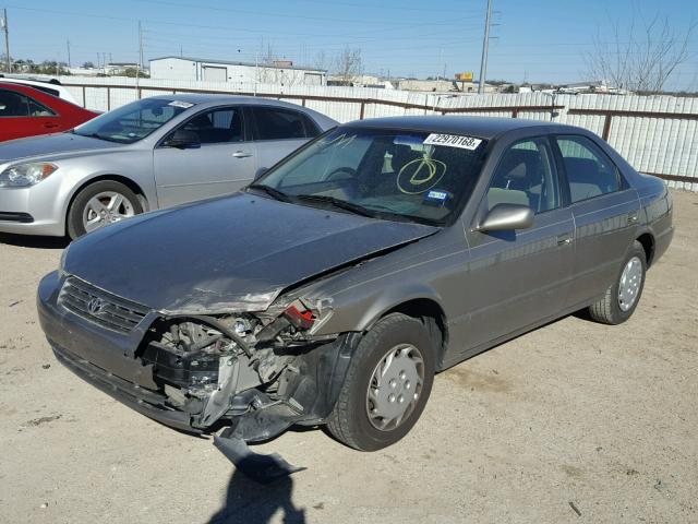 JT2BG22K4X0290499 - 1999 TOYOTA CAMRY LE GRAY photo 2