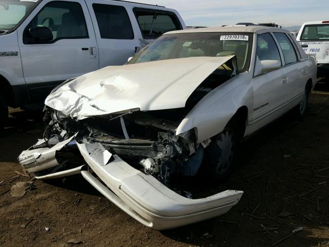 1G6KF5493WU770310 - 1998 CADILLAC DEVILLE CO WHITE photo 2