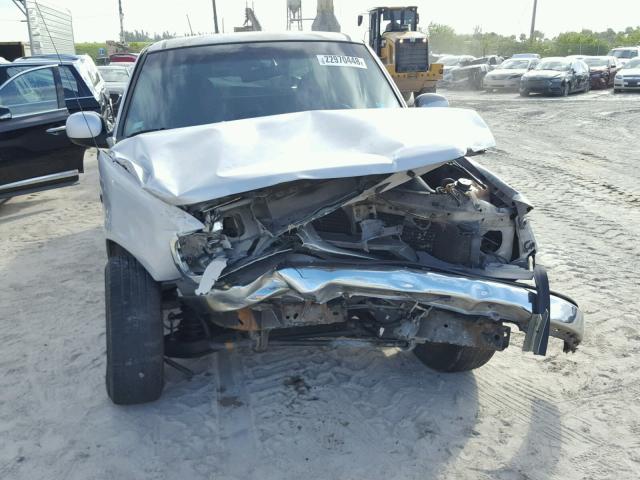 1FTZX1722YNA29742 - 2000 FORD F150 SILVER photo 9