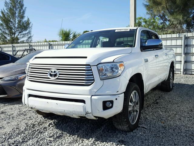 5TFAW5F15FX453854 - 2015 TOYOTA TUNDRA CRE WHITE photo 2