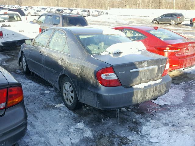 4T1BF30K42U512488 - 2002 TOYOTA CAMRY LE GRAY photo 3