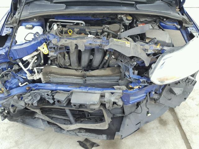 1FAHP3K21CL285329 - 2012 FORD FOCUS SE BLUE photo 7