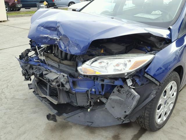 1FAHP3K21CL285329 - 2012 FORD FOCUS SE BLUE photo 9