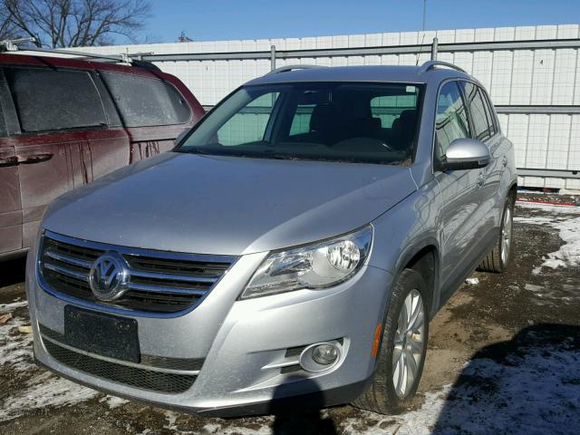 WVGAV75N99W500506 - 2009 VOLKSWAGEN TIGUAN S 银色 照片 2
