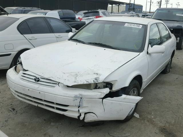 4T1BG22K6VU762730 - 1997 TOYOTA CAMRY CE WHITE photo 2