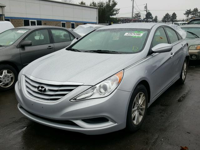 5NPEB4AC2BH286360 - 2011 HYUNDAI SONATA GLS SILVER photo 2