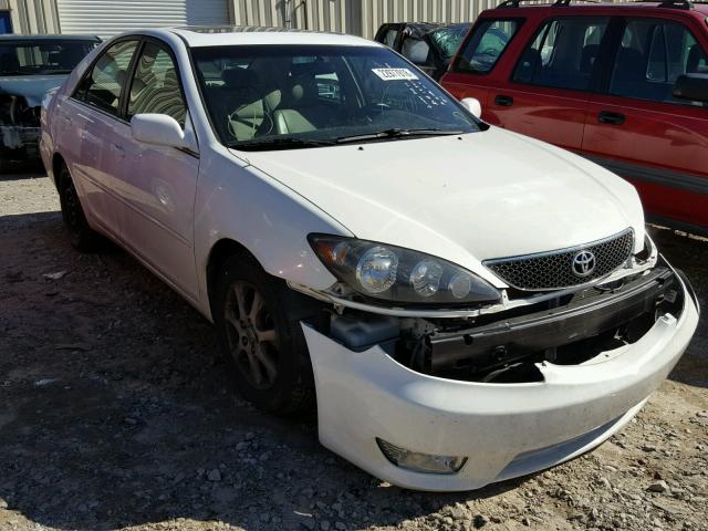 4T1BE32K05U009223 - 2005 TOYOTA CAMRY LE WHITE photo 1