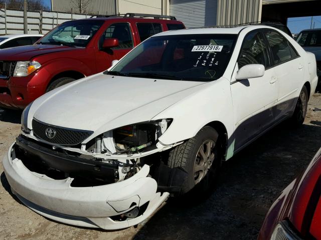 4T1BE32K05U009223 - 2005 TOYOTA CAMRY LE WHITE photo 2