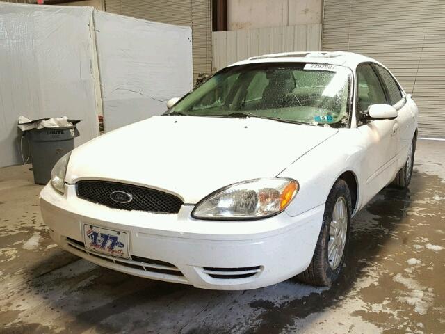 1FAFP56235A201636 - 2005 FORD TAURUS SEL WHITE photo 2