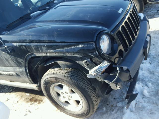 1J4GL48K85W700902 - 2005 JEEP LIBERTY SP MAROON photo 9