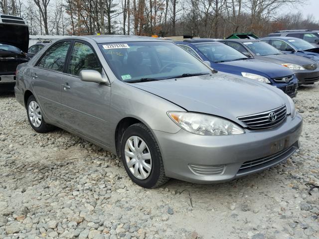 4T1BE32K25U949152 - 2005 TOYOTA CAMRY LE WHITE photo 1