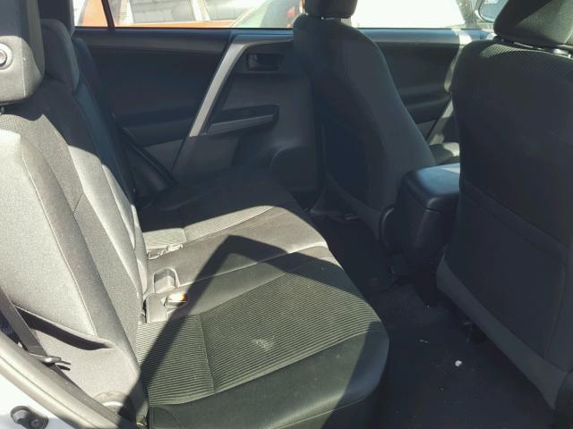 2T3BFREVXHW550944 - 2017 TOYOTA RAV4 LE Gümüş foto 6