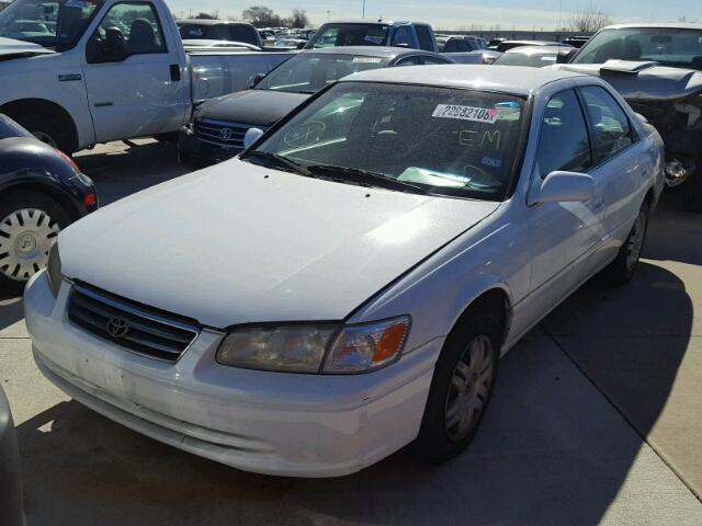 JT2BG22K210566315 - 2001 TOYOTA CAMRY CE WHITE photo 2