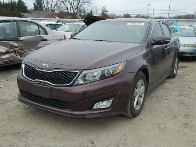 5XXGM4A71FG385209 - 2015 KIA OPTIMA LX MAROON photo 2