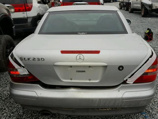 WDBKK47F1YF163414 - 2000 MERCEDES-BENZ SLK 230 KO SILVER photo 9