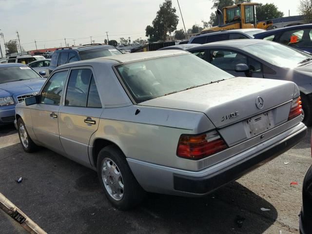 WDBEA34EXNB709135 - 1992 MERCEDES-BENZ 400 E SILVER photo 3