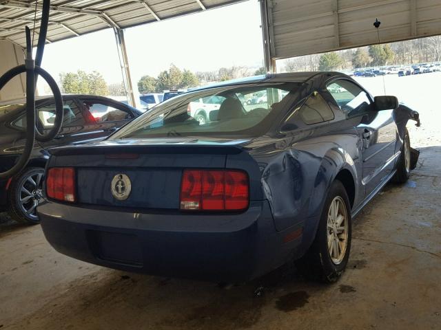 1ZVHT80N985207793 - 2008 FORD MUSTANG BLUE photo 4