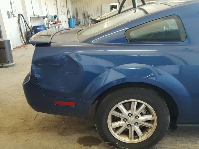 1ZVHT80N985207793 - 2008 FORD MUSTANG BLUE photo 9