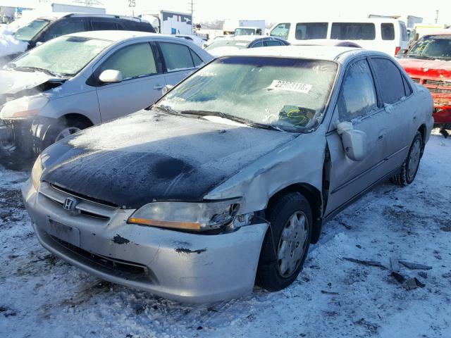 1HGCG5640XA139468 - 1999 HONDA ACCORD LX TAN photo 2