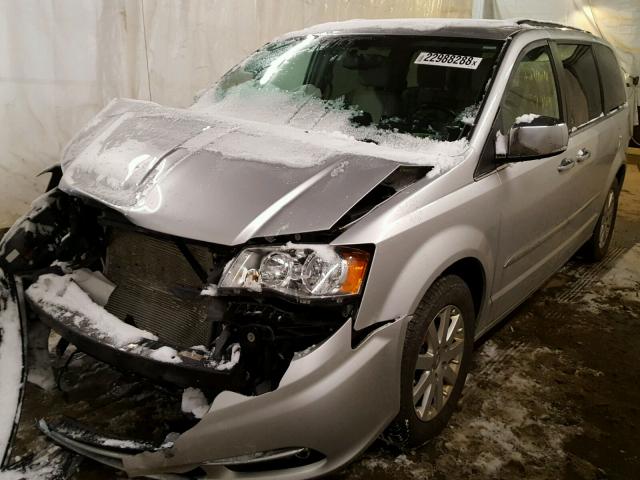 2A4RR8DG1BR783478 - 2011 CHRYSLER TOWN & COU SILVER photo 2