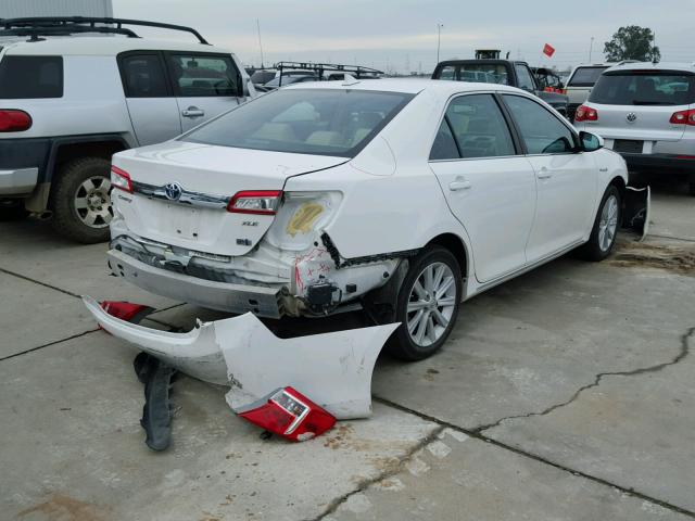 4T1BD1FKXDU067100 - 2013 TOYOTA CAMRY HYBR WHITE photo 4